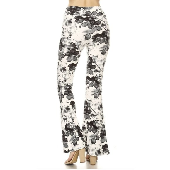 Buttery Soft White/Black Floral Leggings - Picture 2 of 3